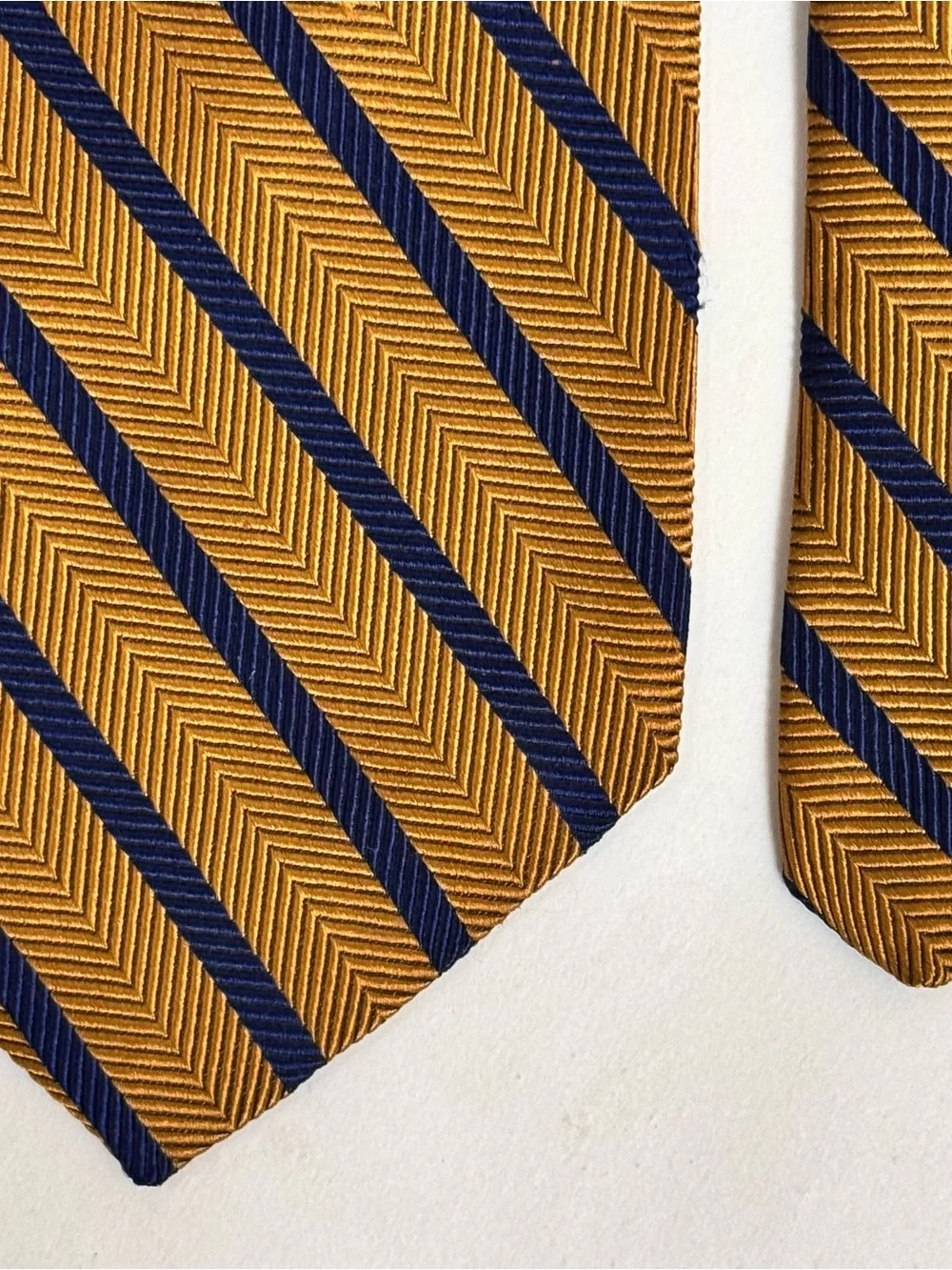 Brooks Brothers Men’s Necktie Gold & Navy Chevron Stripe Repp Silk Tie